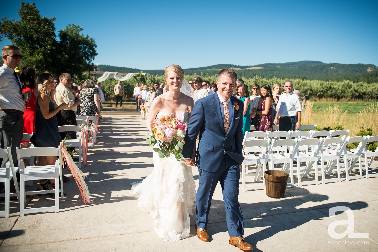 Tin-Roof-Barn-Wedding-Photography-White-Salmon-Washington_0078.jpg