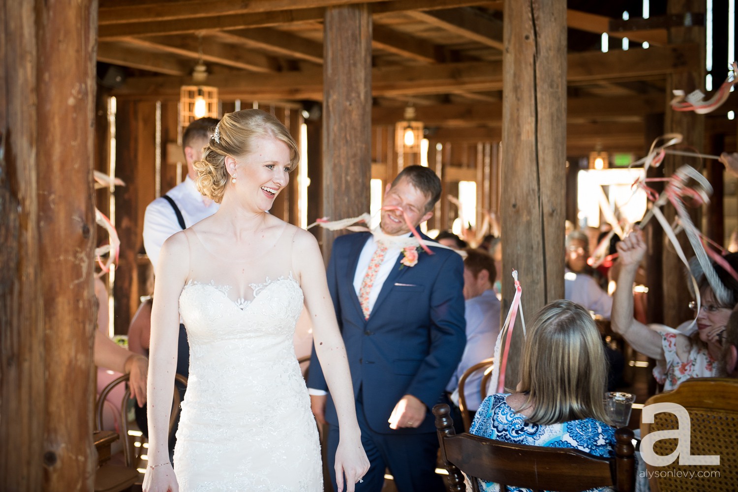 Tin-Roof-Barn-Wedding-Photography-White-Salmon-Washington_0081.jpg