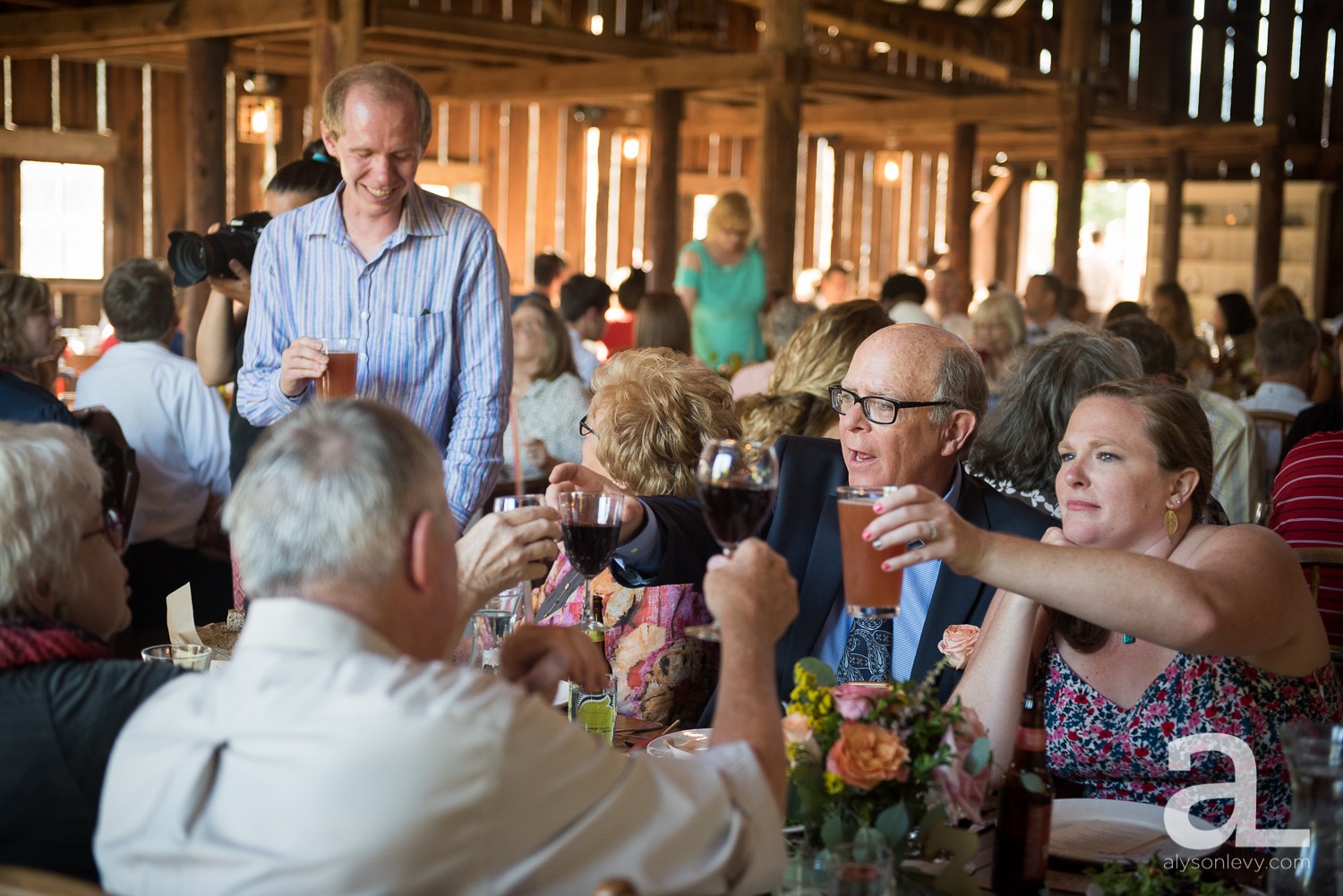 Tin-Roof-Barn-Wedding-Photography-White-Salmon-Washington_0083.jpg