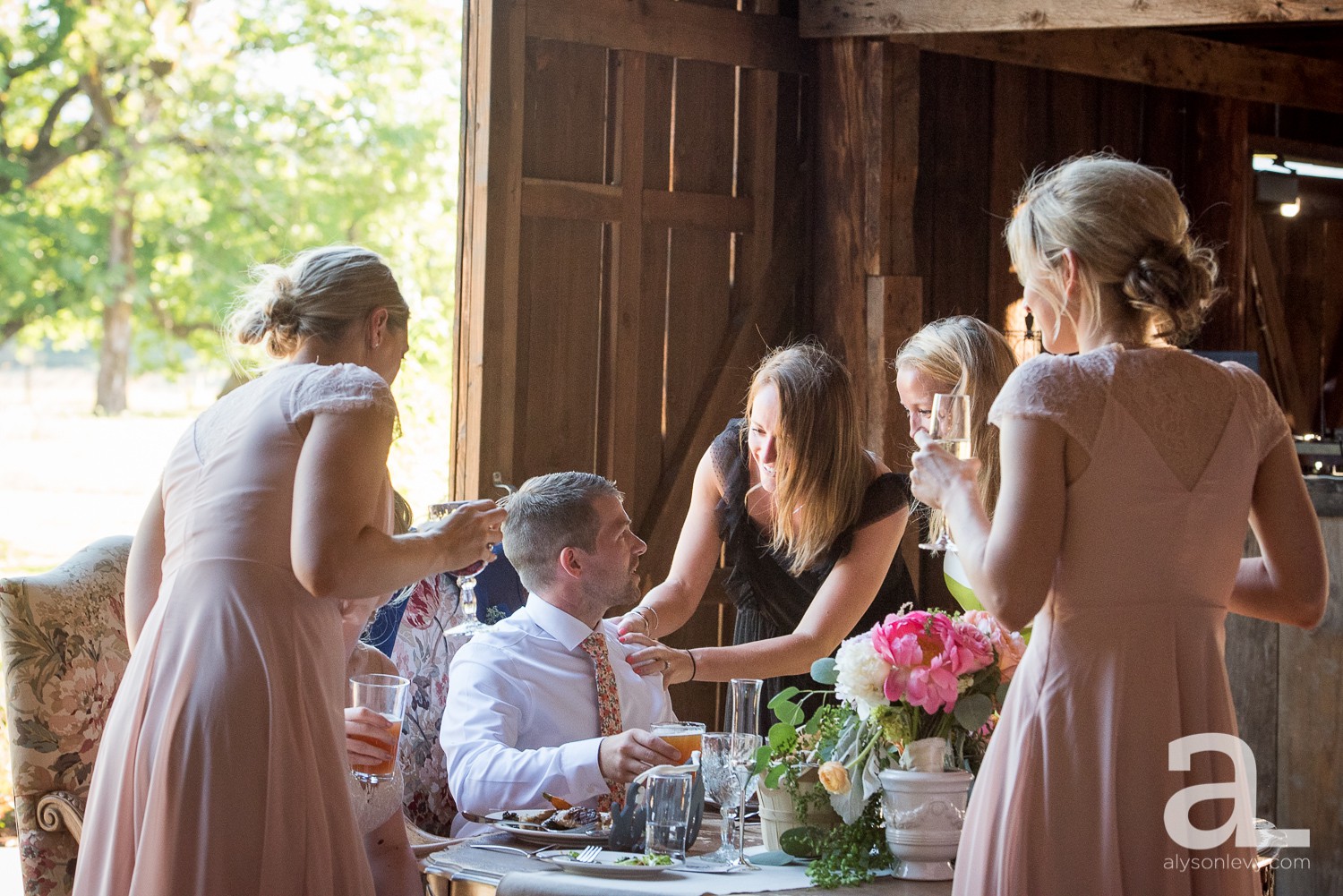 Tin-Roof-Barn-Wedding-Photography-White-Salmon-Washington_0085.jpg