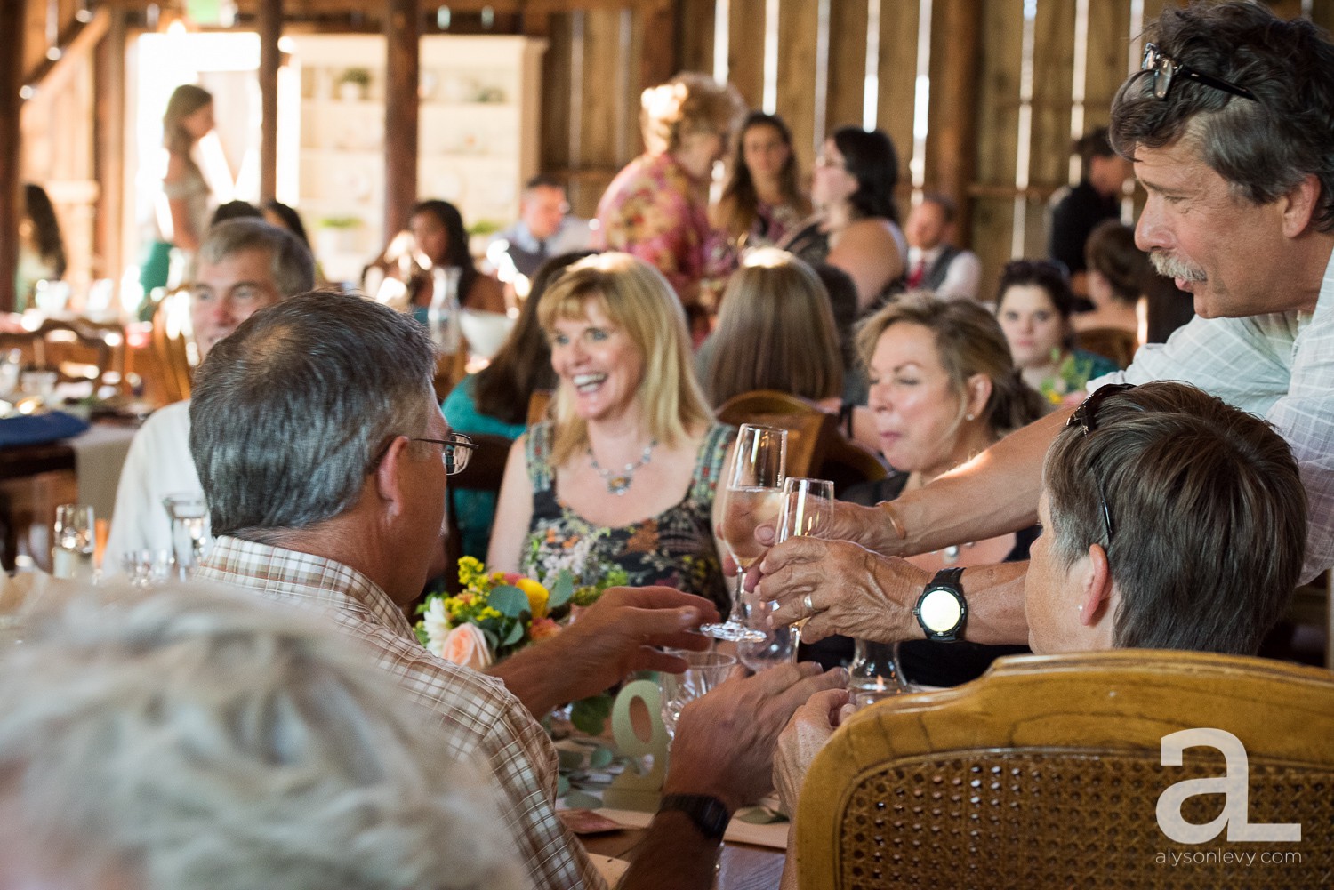 Tin-Roof-Barn-Wedding-Photography-White-Salmon-Washington_0087.jpg