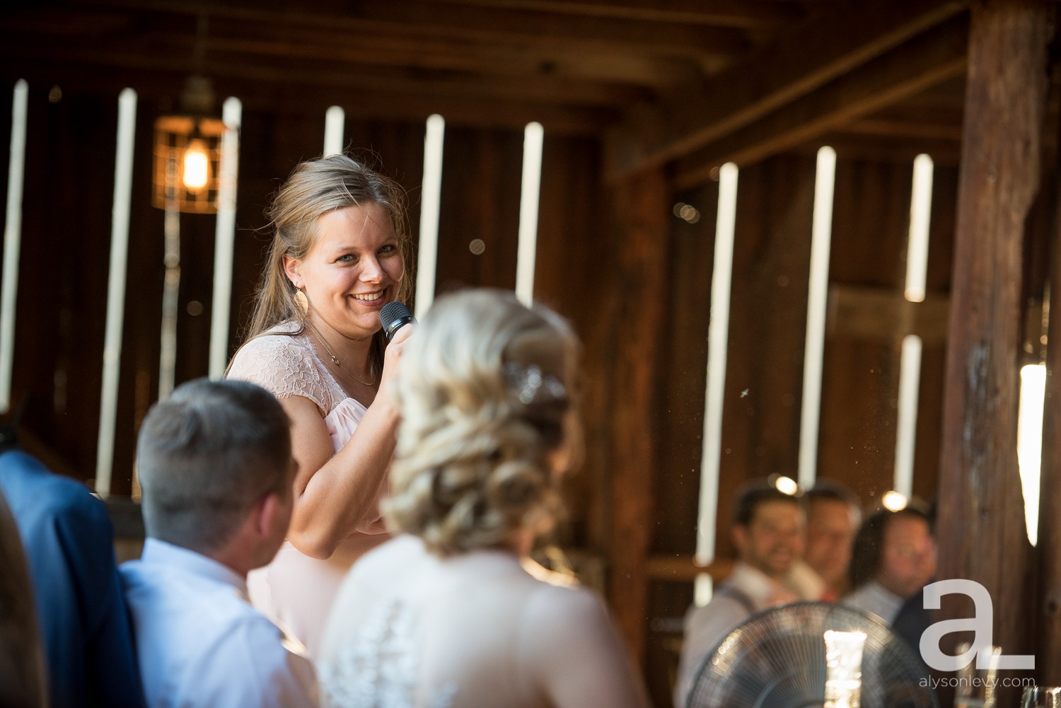 Tin-Roof-Barn-Wedding-Photography-White-Salmon-Washington_0093.jpg