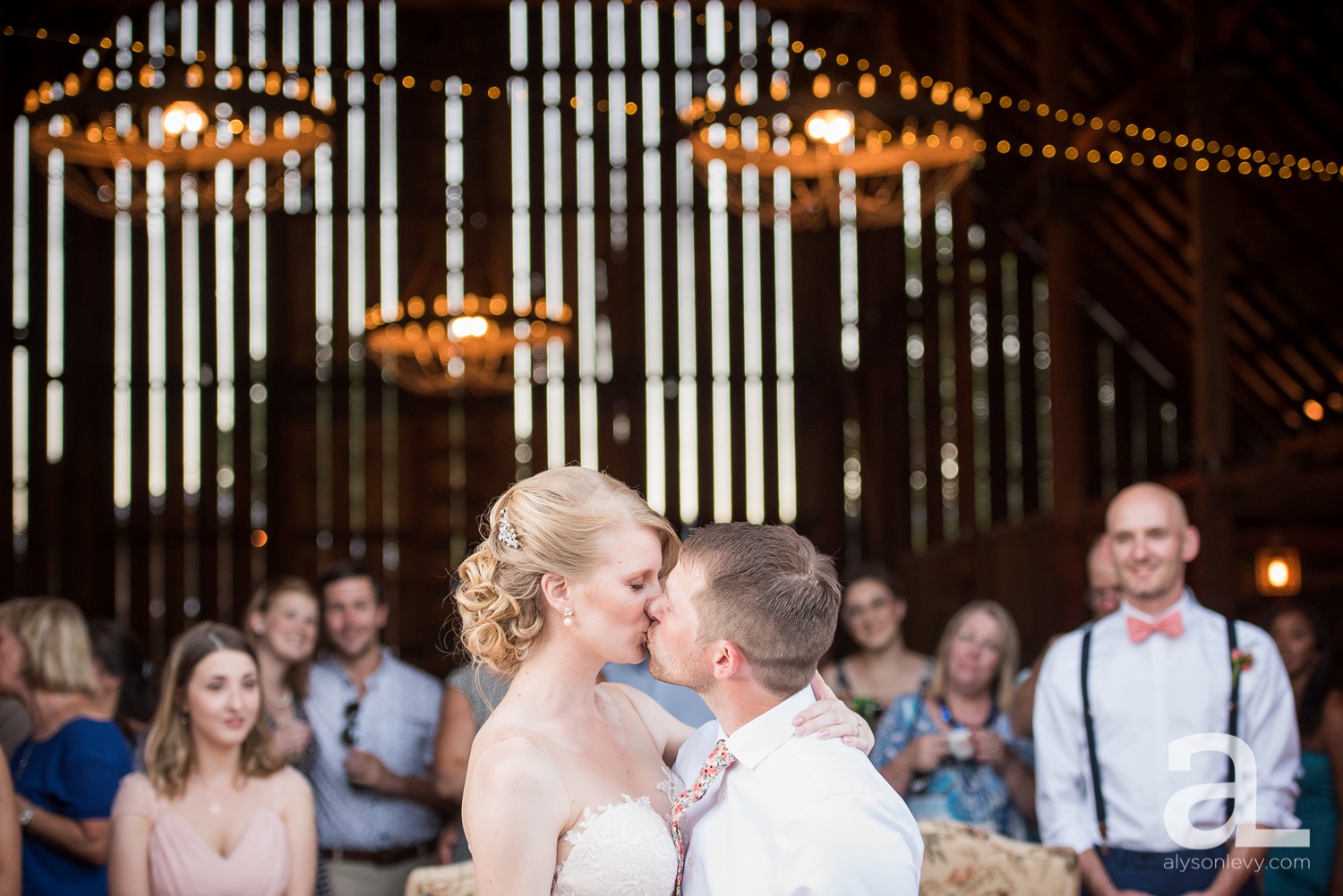 Tin-Roof-Barn-Wedding-Photography-White-Salmon-Washington_0099.jpg