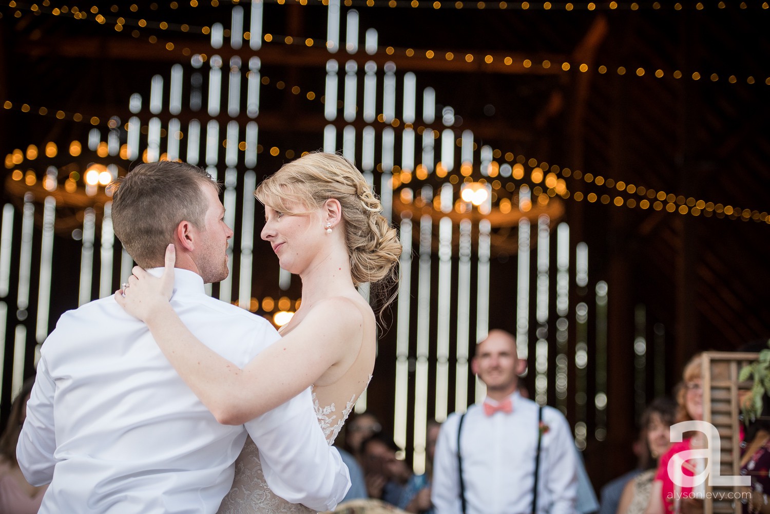 Tin-Roof-Barn-Wedding-Photography-White-Salmon-Washington_0102.jpg