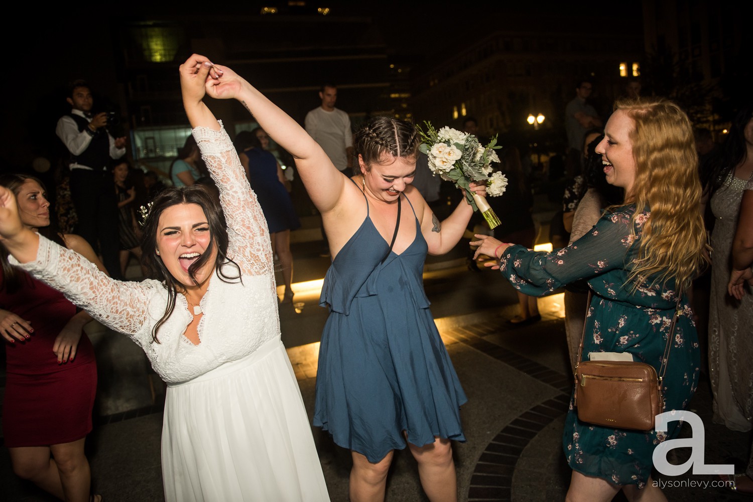 Downtown-Portland-Wedding-Photography_0092.jpg
