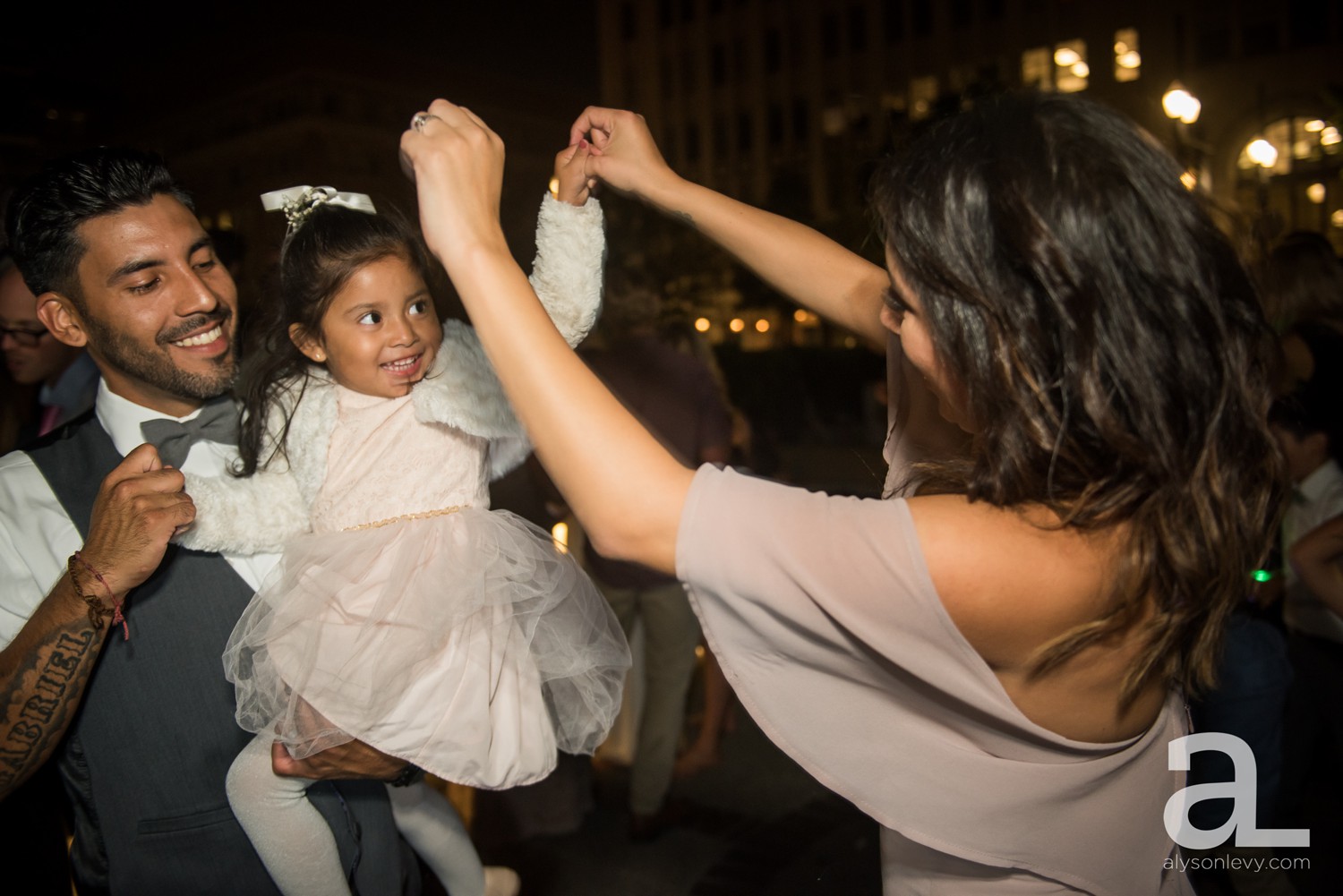 Downtown-Portland-Wedding-Photography_0094.jpg