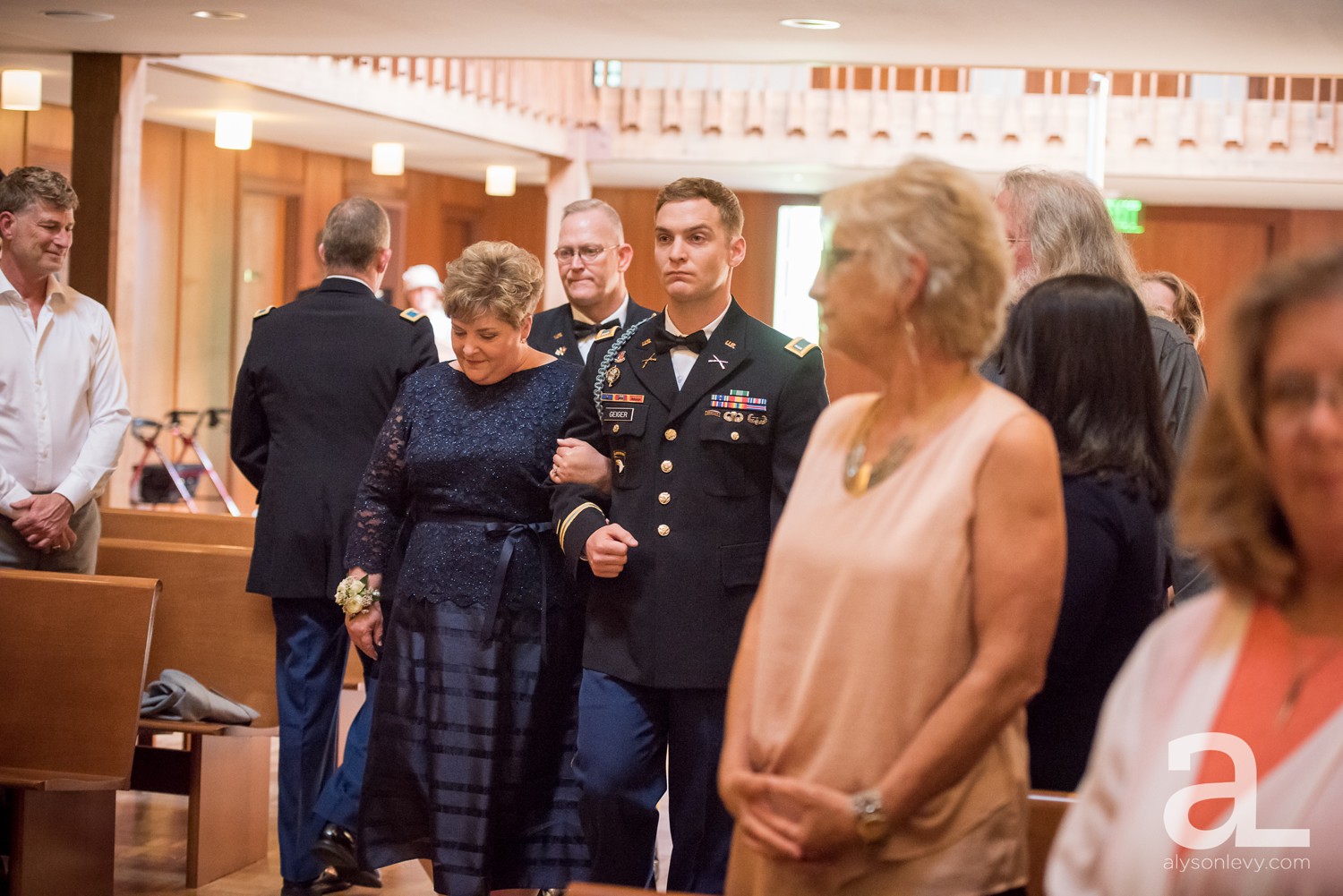 Portland-Oregon-Wedding-Photography-PortlandSpirit-Waterfront_0020.jpg