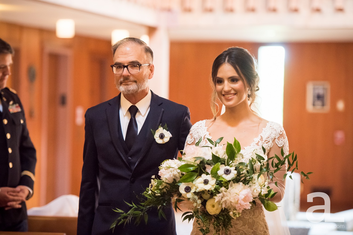 Portland-Oregon-Wedding-Photography-PortlandSpirit-Waterfront_0030.jpg