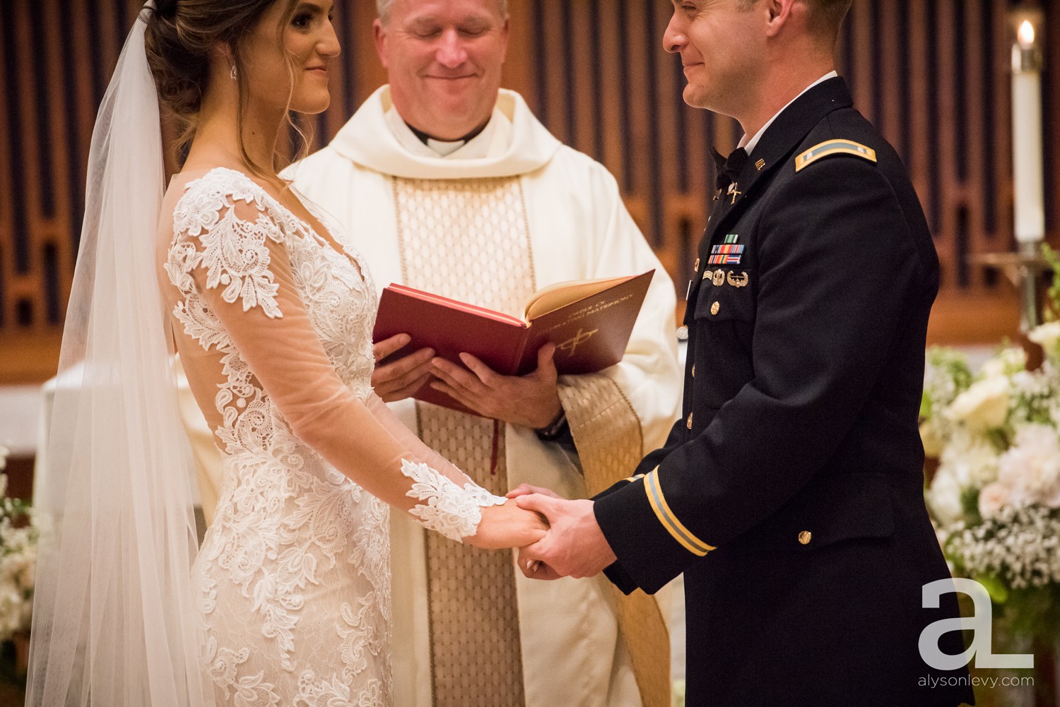 Portland-Oregon-Wedding-Photography-PortlandSpirit-Waterfront_0042.jpg