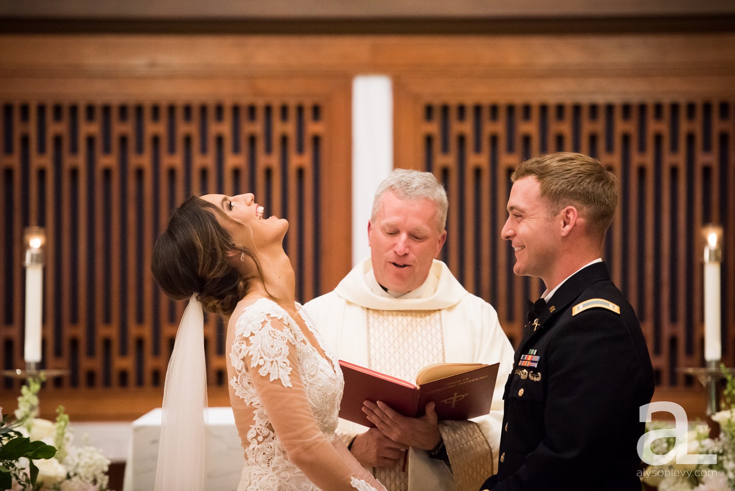 Portland-Oregon-Wedding-Photography-PortlandSpirit-Waterfront_0043.jpg