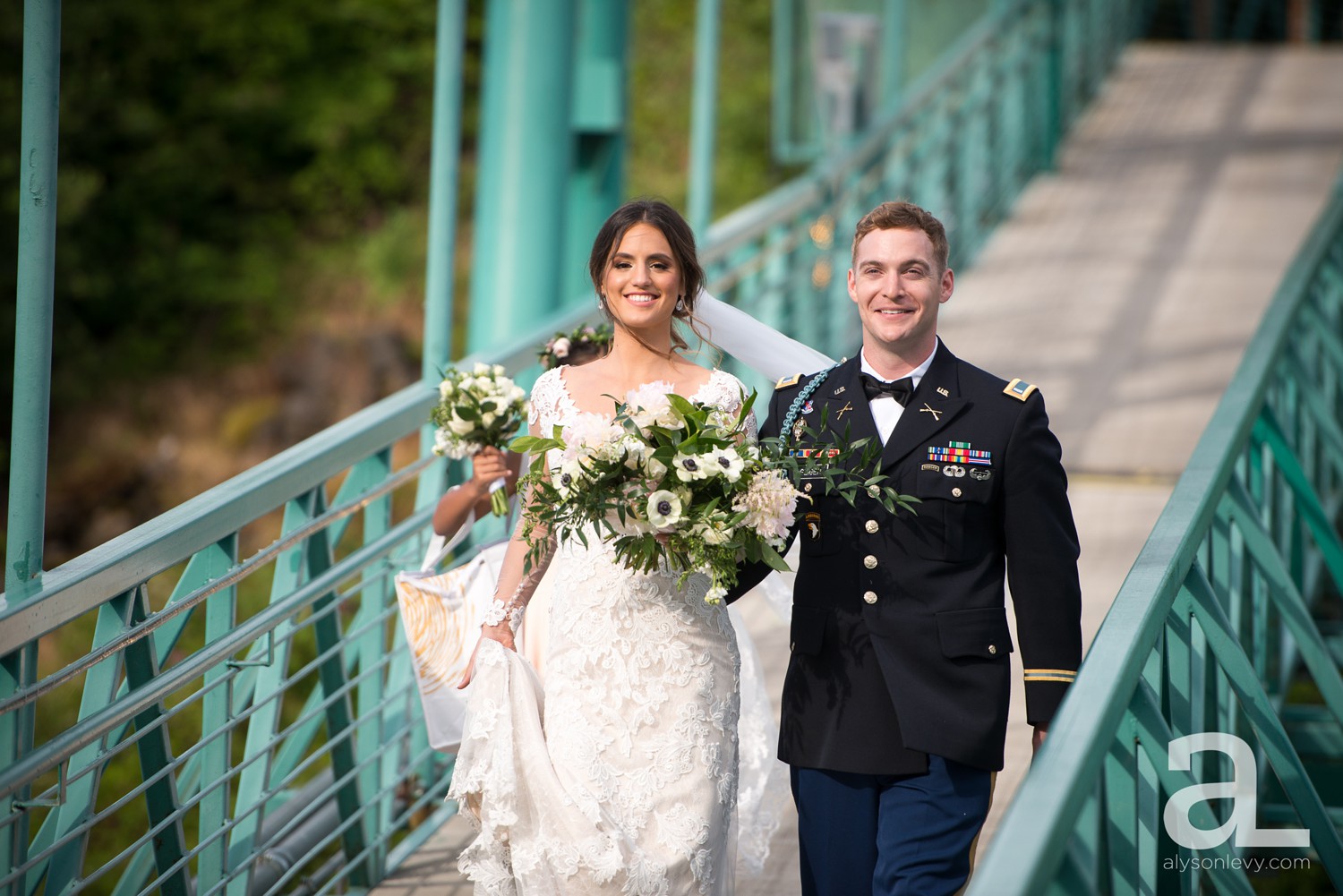 Portland-Oregon-Wedding-Photography-PortlandSpirit-Waterfront_0073.jpg