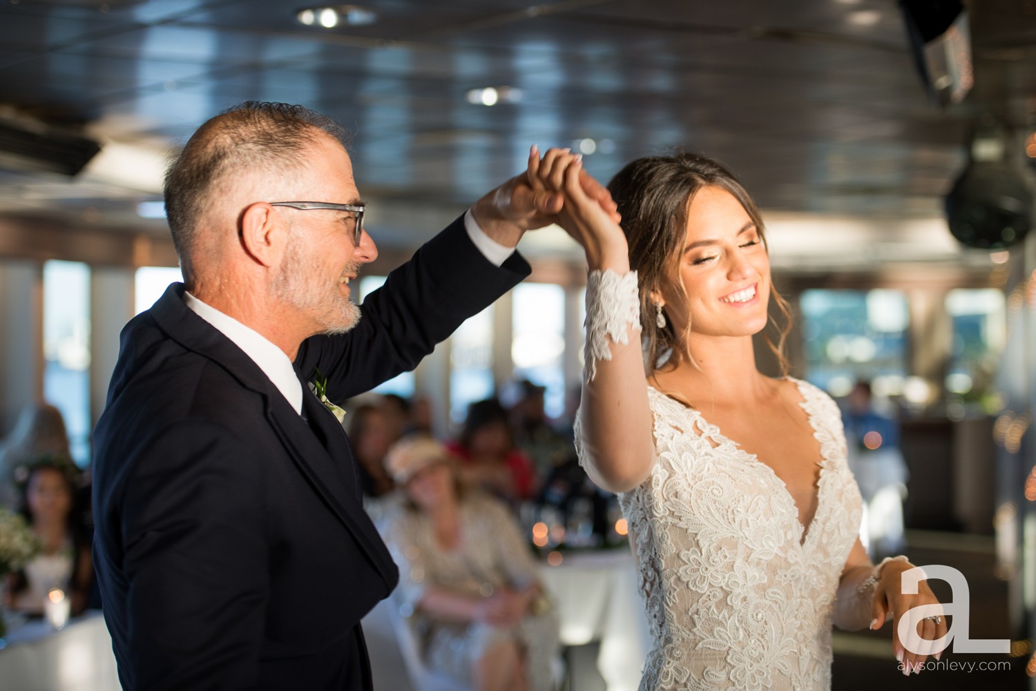 Portland-Oregon-Wedding-Photography-PortlandSpirit-Waterfront_0083.jpg