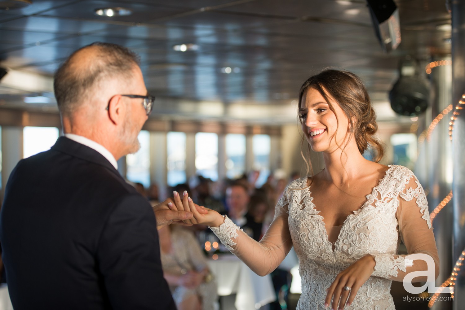 Portland-Oregon-Wedding-Photography-PortlandSpirit-Waterfront_0084.jpg