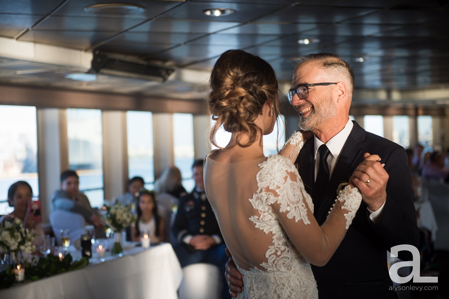 Portland-Oregon-Wedding-Photography-PortlandSpirit-Waterfront_0085.jpg