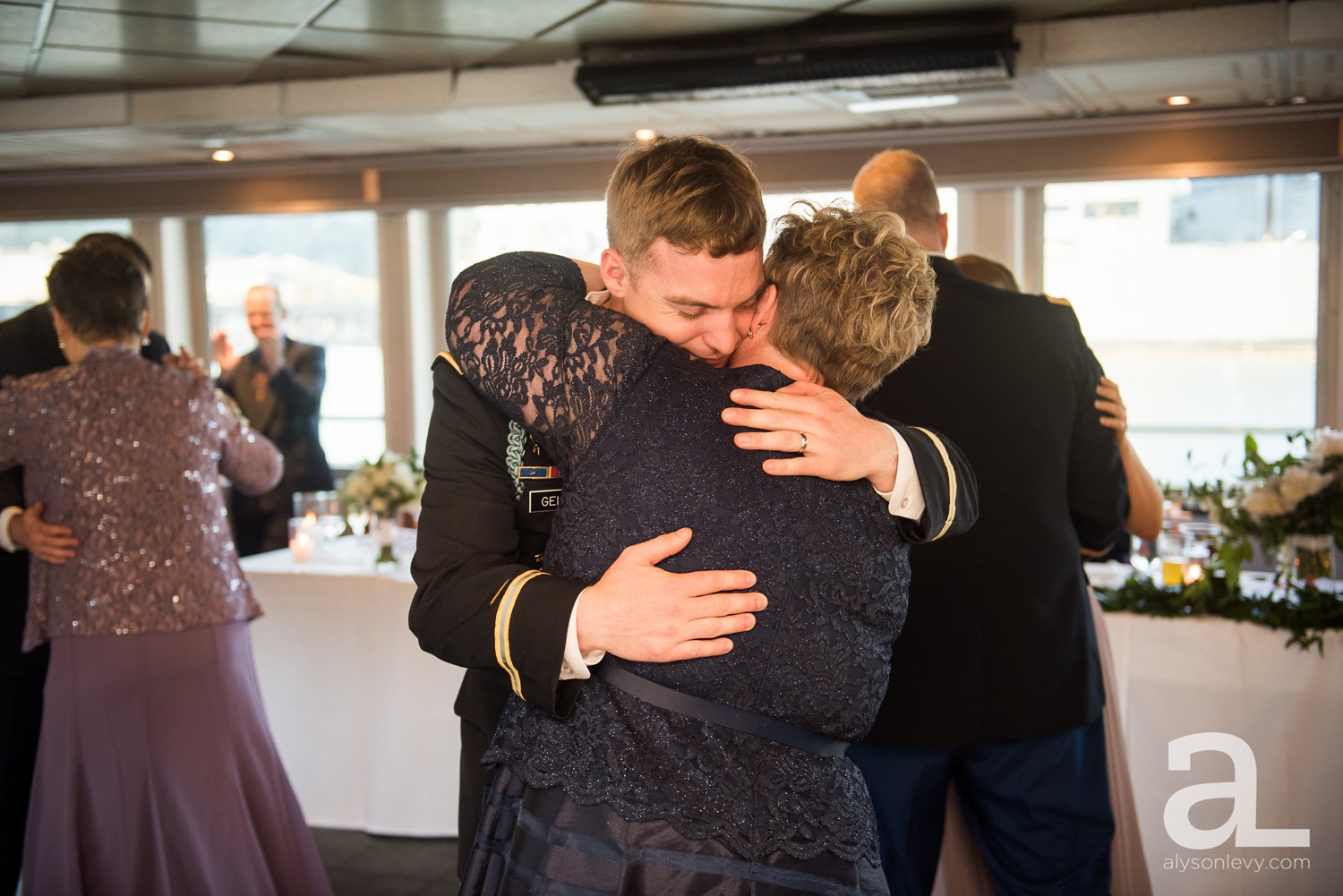 Portland-Oregon-Wedding-Photography-PortlandSpirit-Waterfront_0088.jpg