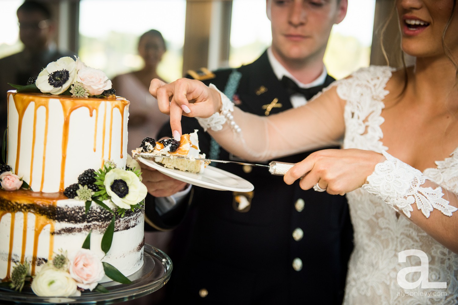 Portland-Oregon-Wedding-Photography-PortlandSpirit-Waterfront_0090.jpg