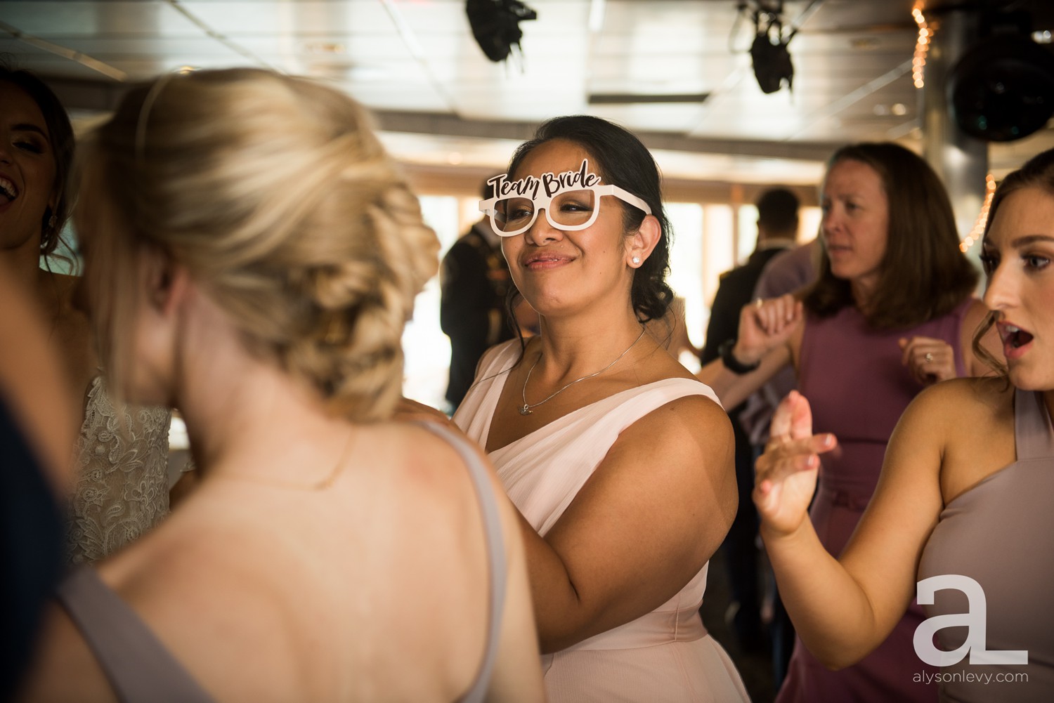 Portland-Oregon-Wedding-Photography-PortlandSpirit-Waterfront_0093.jpg