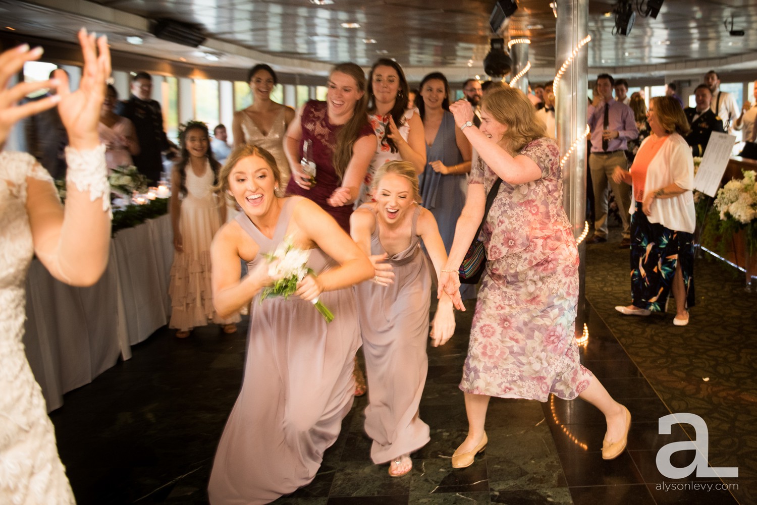 Portland-Oregon-Wedding-Photography-PortlandSpirit-Waterfront_0105.jpg