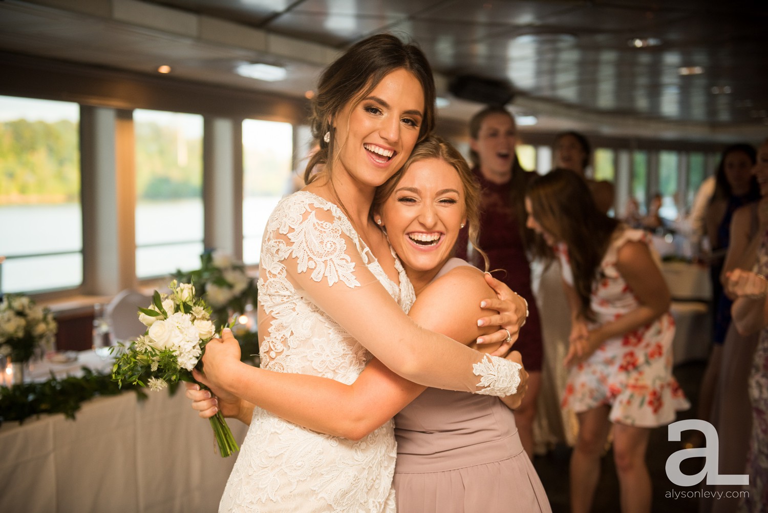 Portland-Oregon-Wedding-Photography-PortlandSpirit-Waterfront_0107.jpg