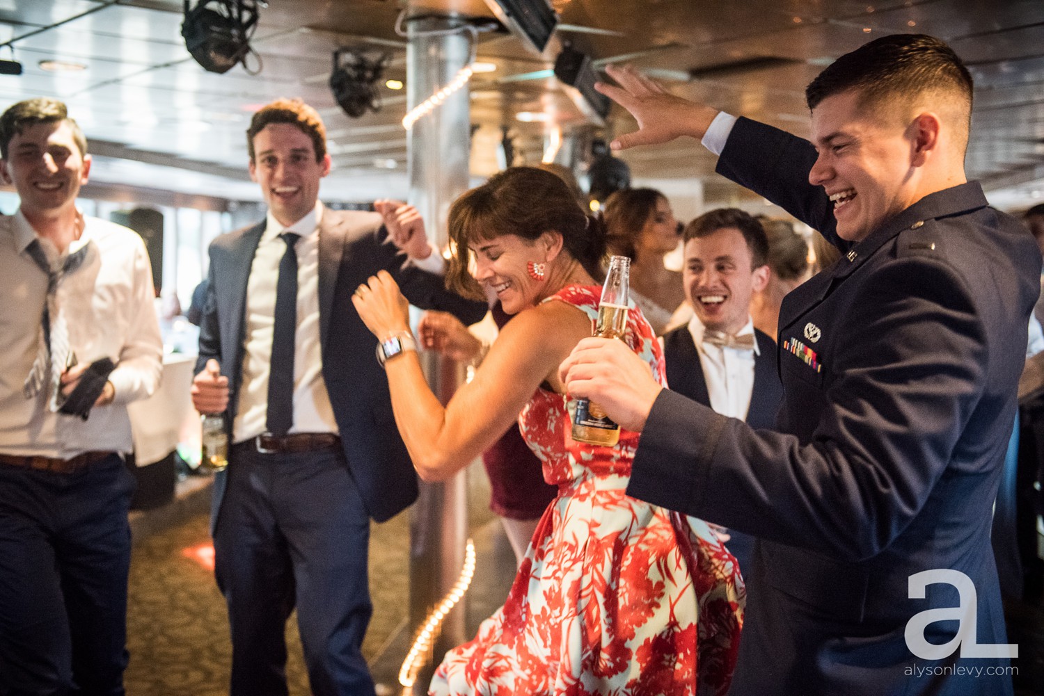 Portland-Oregon-Wedding-Photography-PortlandSpirit-Waterfront_0110.jpg