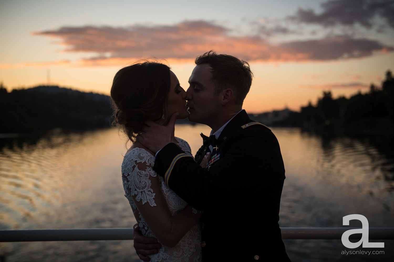 Portland-Oregon-Wedding-Photography-PortlandSpirit-Waterfront_0116.jpg