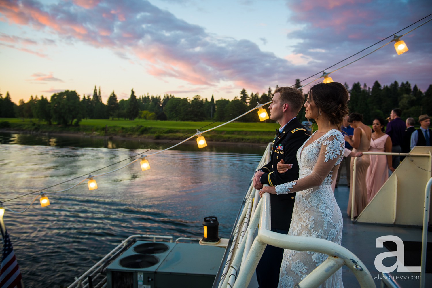 Portland-Oregon-Wedding-Photography-PortlandSpirit-Waterfront_0117.jpg