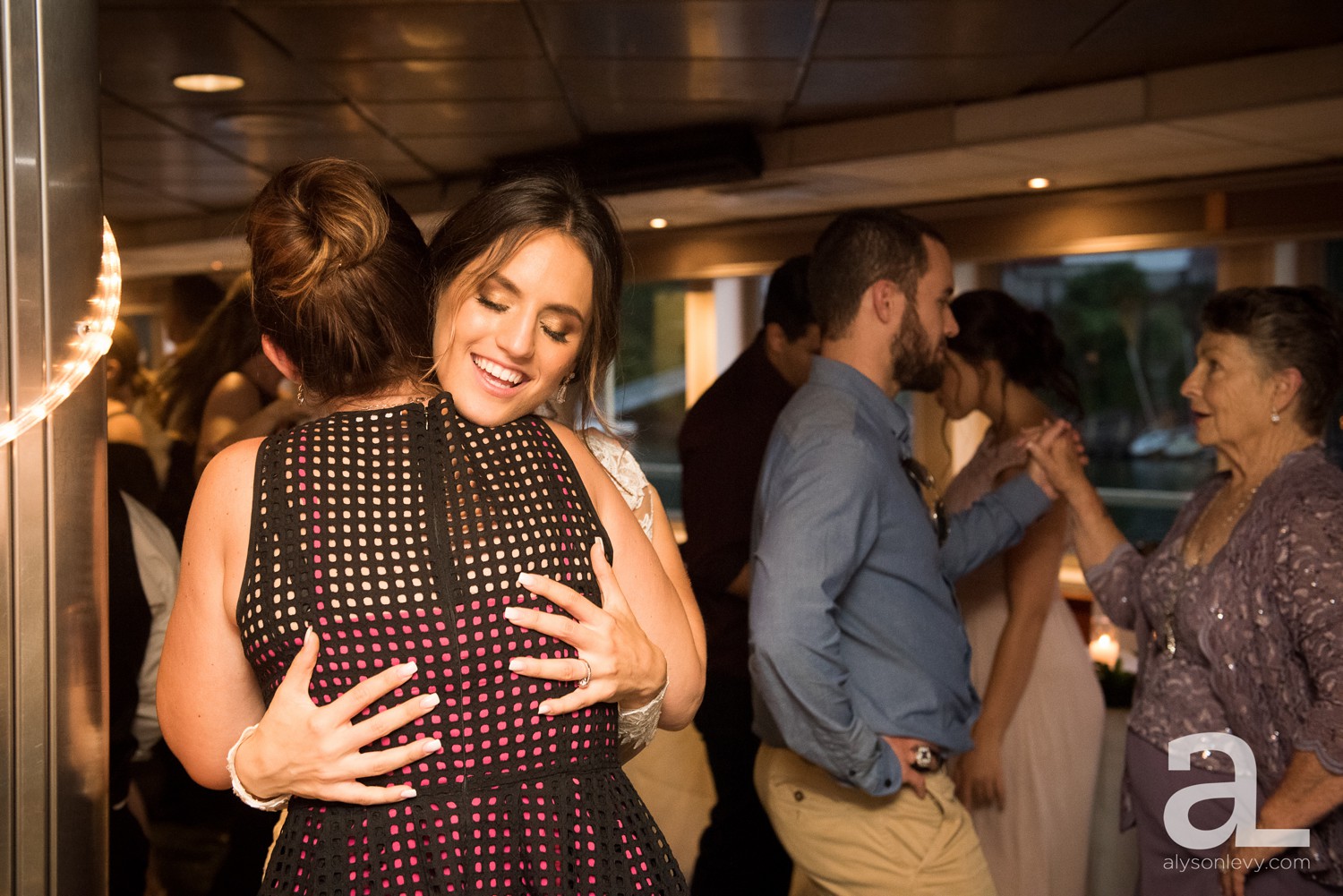 Portland-Oregon-Wedding-Photography-PortlandSpirit-Waterfront_0118.jpg