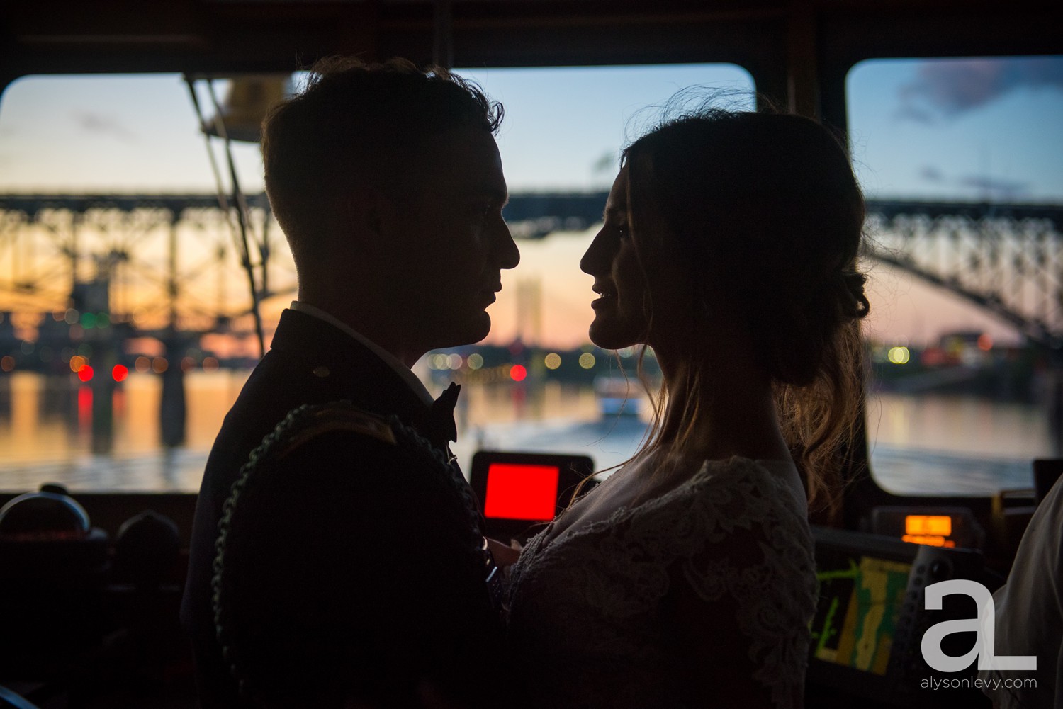 Portland-Oregon-Wedding-Photography-PortlandSpirit-Waterfront_0120.jpg