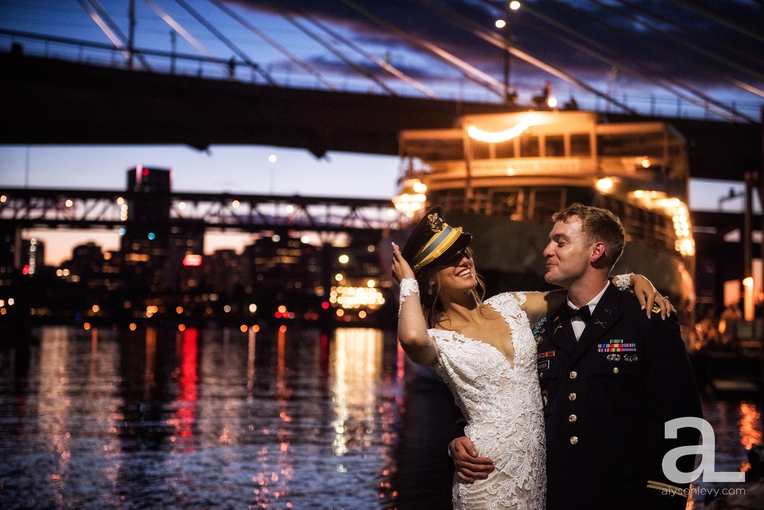 Portland-Oregon-Wedding-Photography-PortlandSpirit-Waterfront_0125.jpg