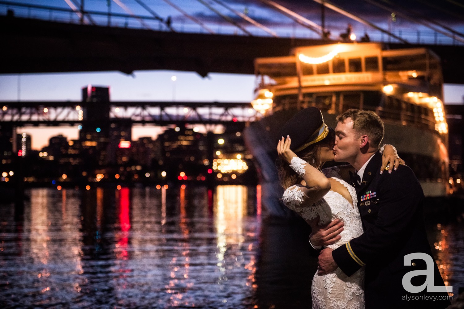 Portland-Oregon-Wedding-Photography-PortlandSpirit-Waterfront_0126.jpg