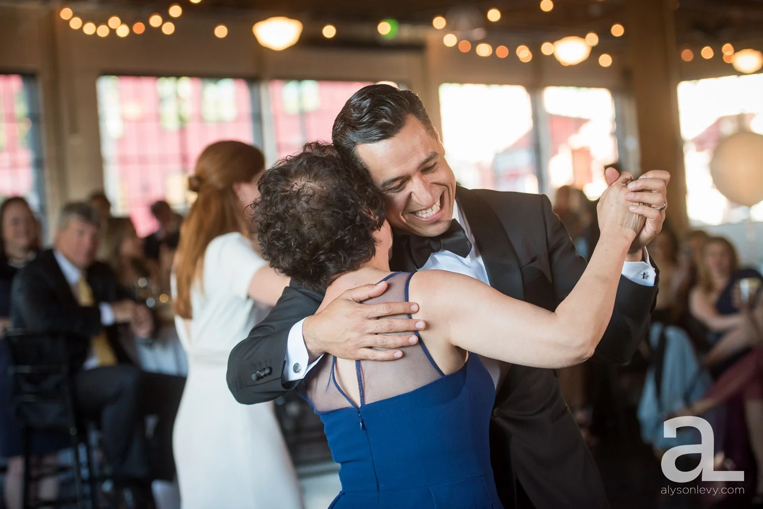 Castaway-Portland-Oregon-Urban-Wedding-Photography_0065.jpg
