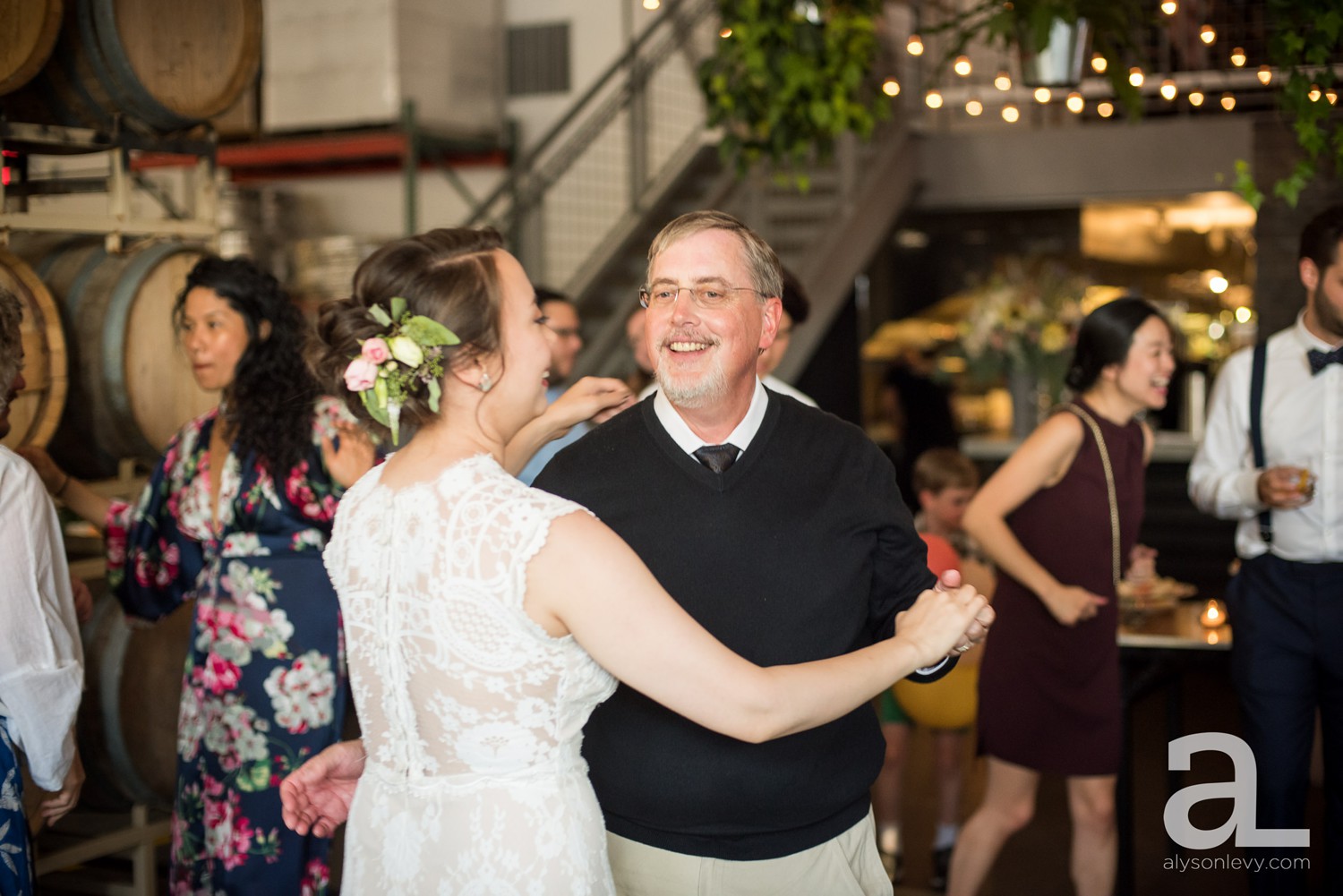 Coopers-Hall-Lan-Su-Chinese-Garden-Portland-Wedding-Photography_0145.jpg