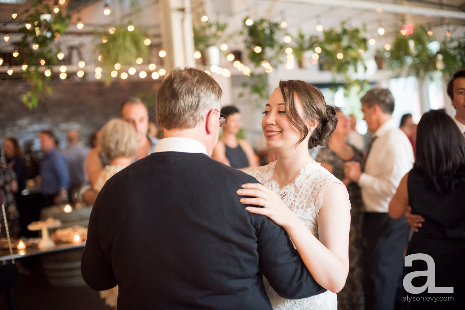 Coopers-Hall-Lan-Su-Chinese-Garden-Portland-Wedding-Photography_0175.jpg