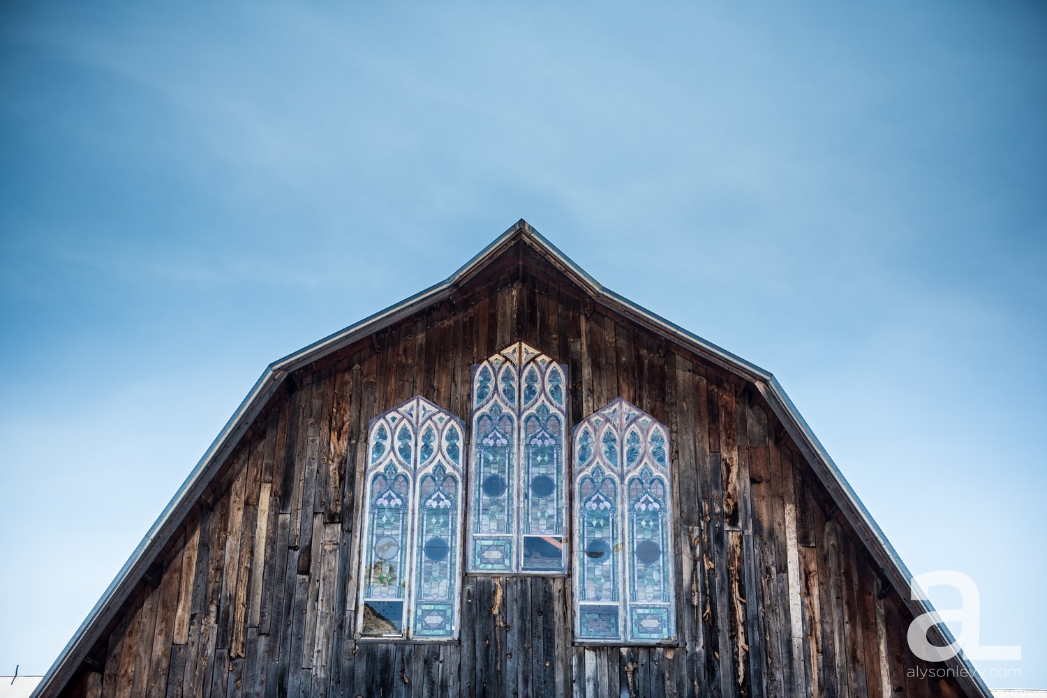 Destination-Wedding-Photography-Evergreen-Memorial-Barn_0001.jpg