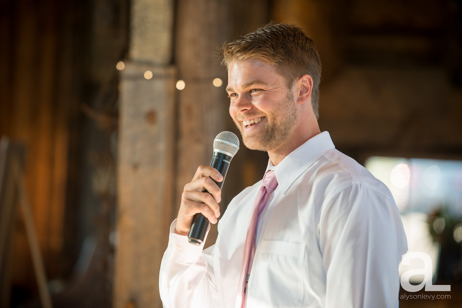 Destination-Wedding-Photography-Evergreen-Memorial-Barn_0093.jpg