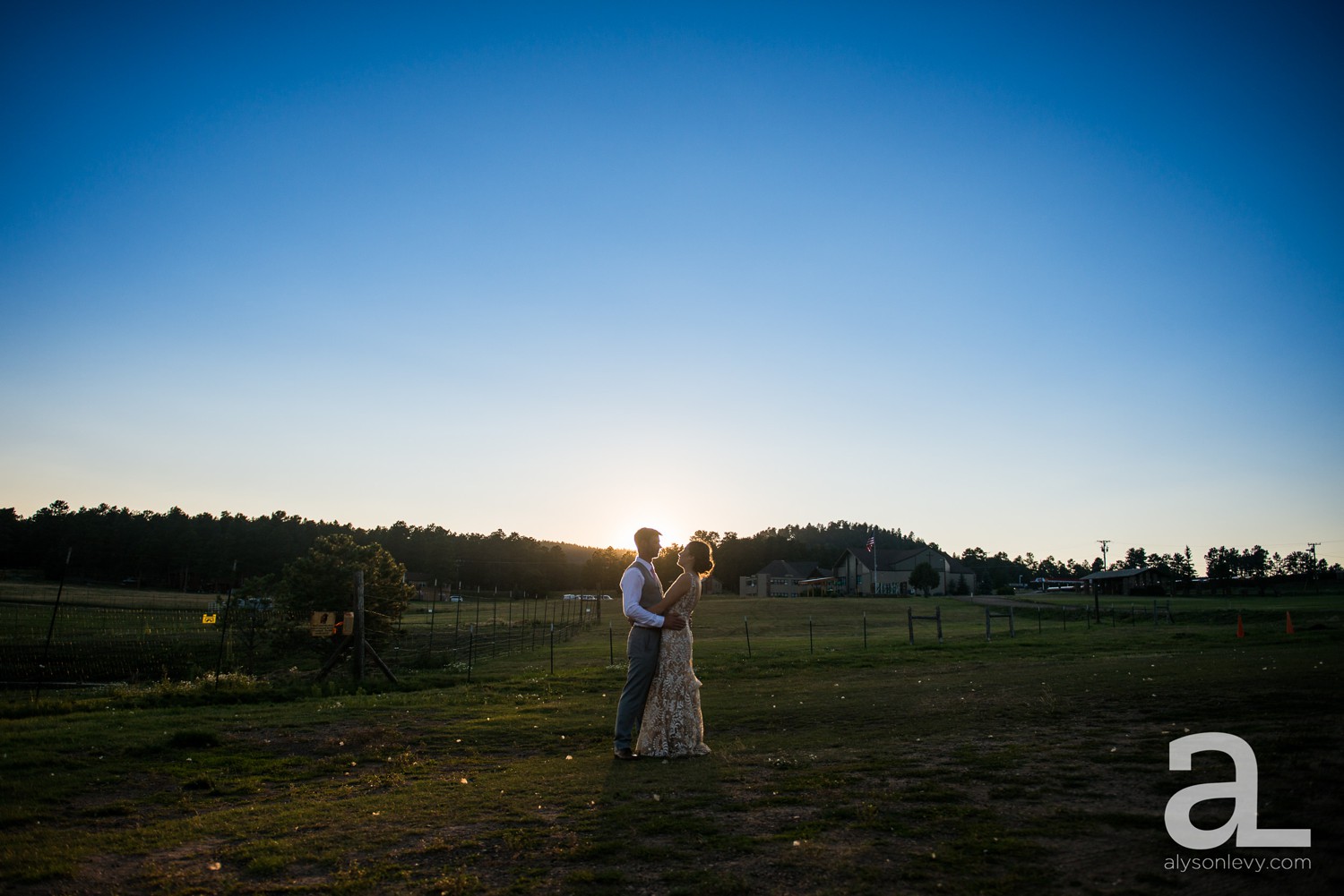 Destination-Wedding-Photography-Evergreen-Memorial-Barn_0100.jpg