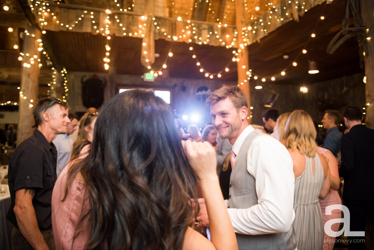 Destination-Wedding-Photography-Evergreen-Memorial-Barn_0106.jpg