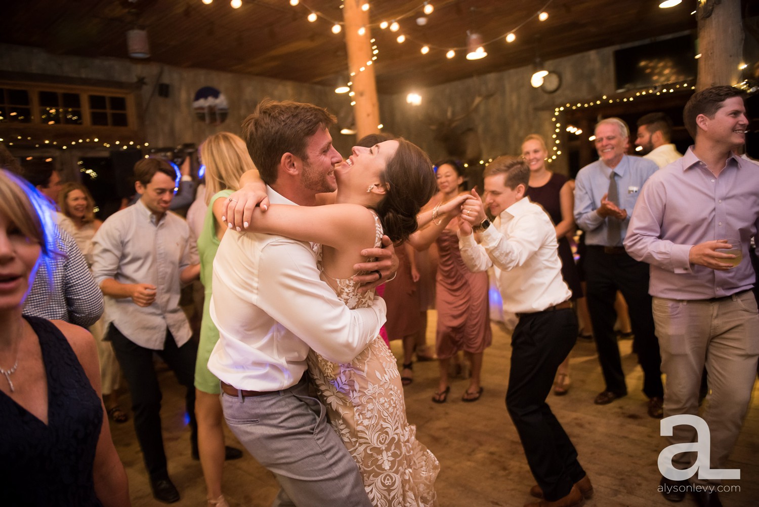 Destination-Wedding-Photography-Evergreen-Memorial-Barn_0134.jpg