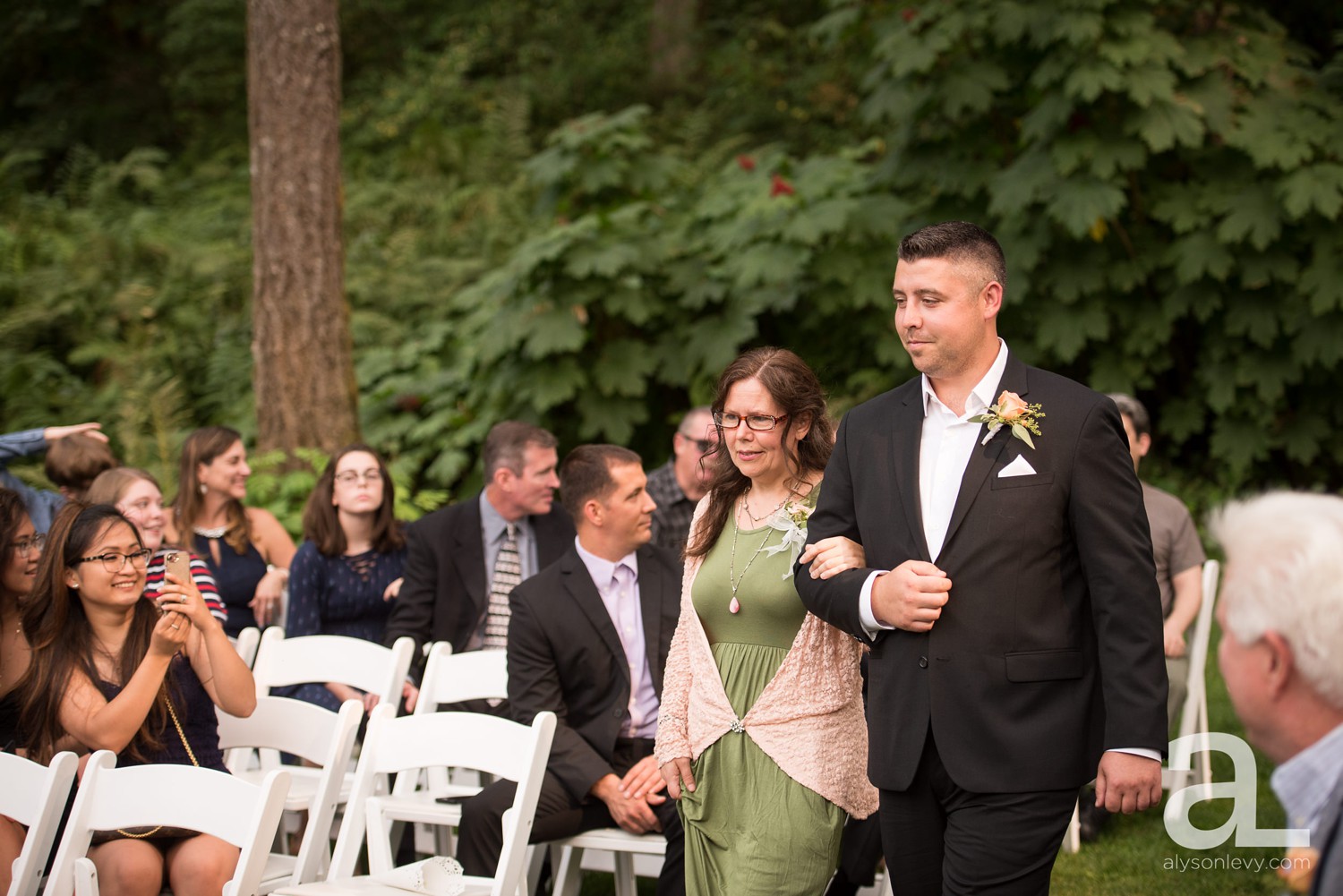 Portland-Wedding-Photography-Bridal-Veil-Lakes_0025.jpg