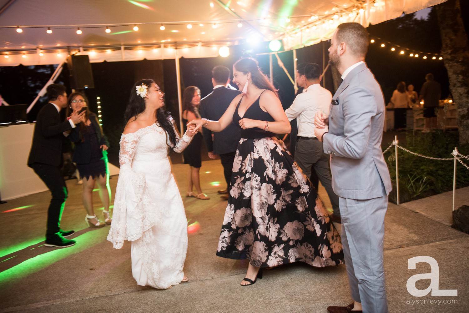 Portland-Wedding-Photography-Bridal-Veil-Lakes_0101.jpg