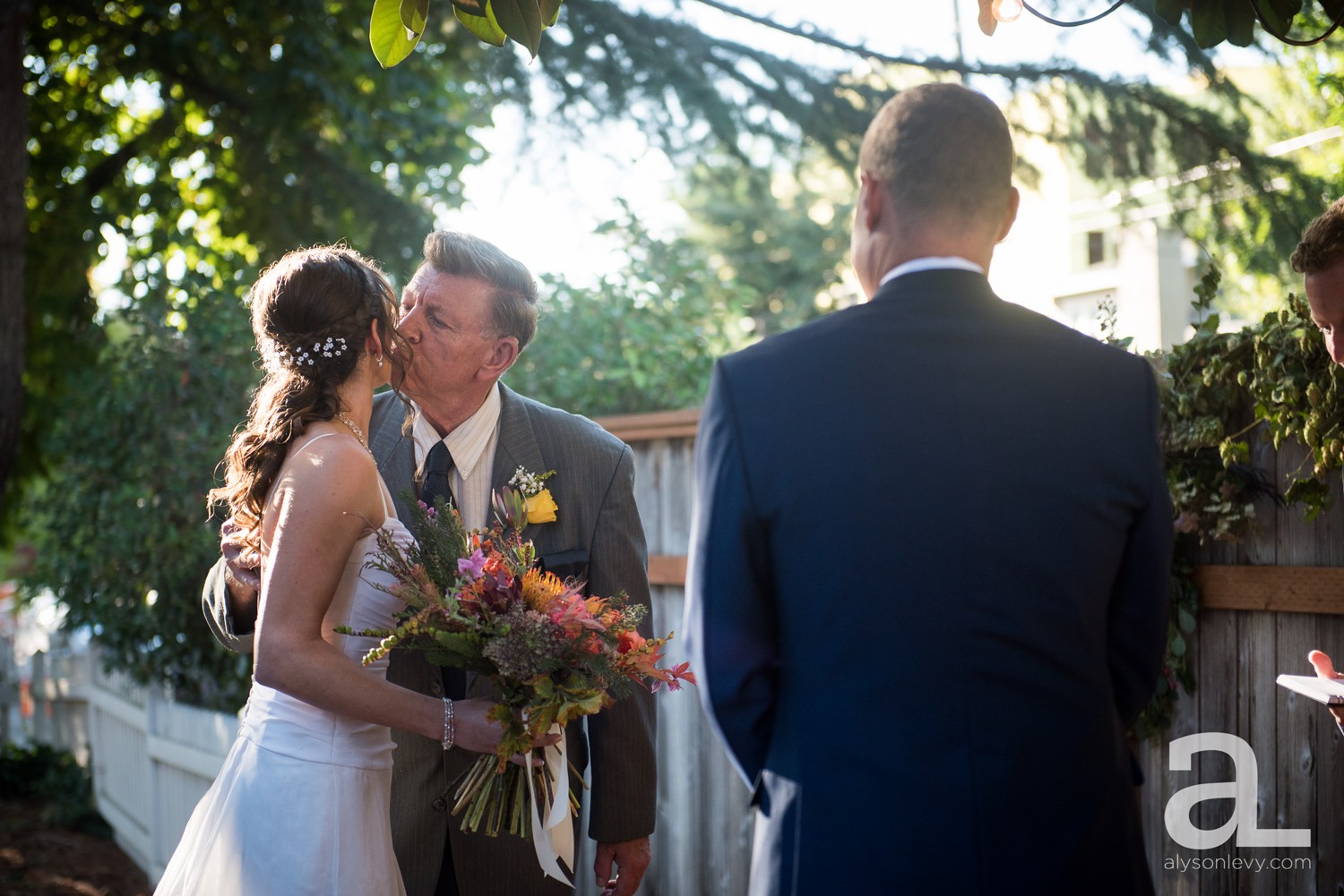 Portland-Backyard-Wedding-Photography_0011.jpg
