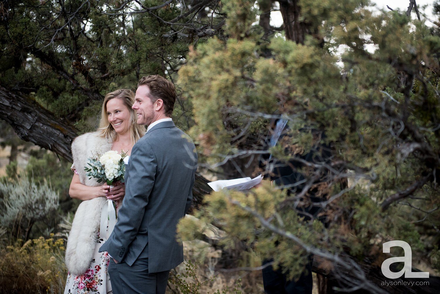 Bend-Elopement-Intimate-Wedding-Photography_0015.jpg