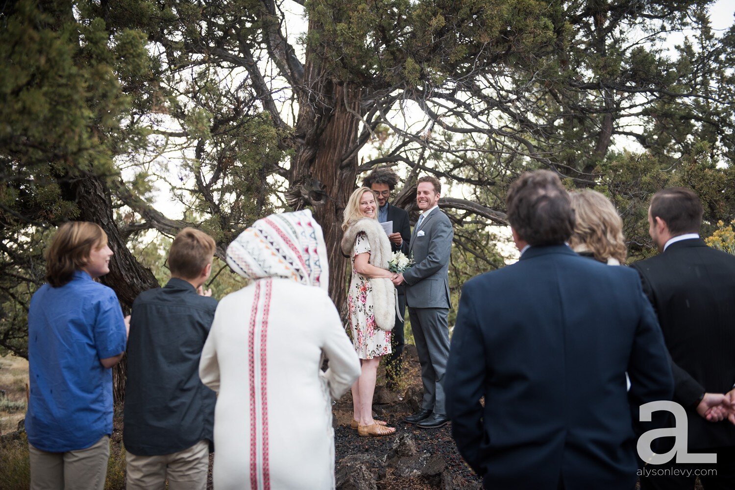 Bend-Elopement-Intimate-Wedding-Photography_0017.jpg