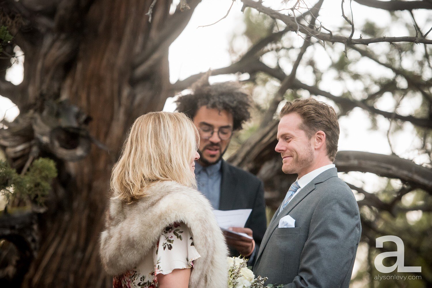 Bend-Elopement-Intimate-Wedding-Photography_0019.jpg