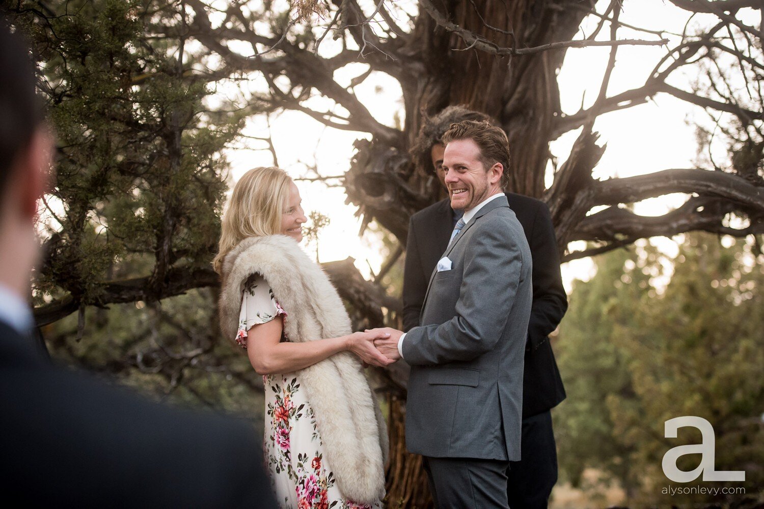 Bend-Elopement-Intimate-Wedding-Photography_0028.jpg