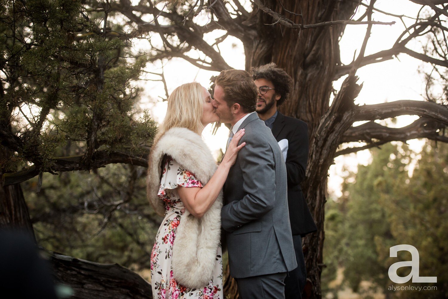 Bend-Elopement-Intimate-Wedding-Photography_0032.jpg