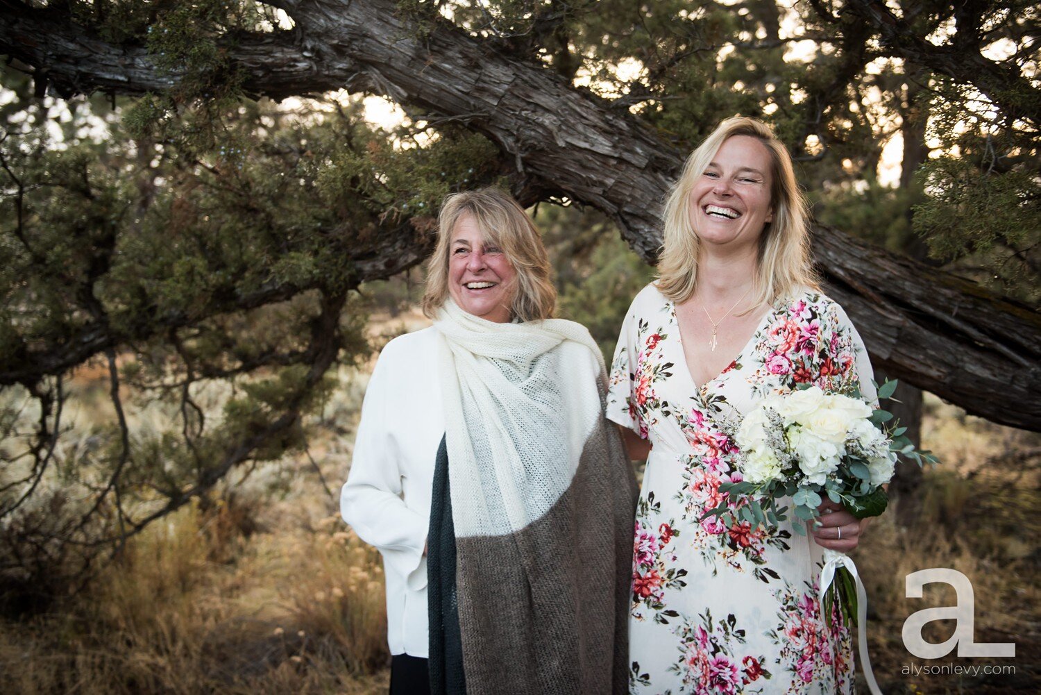 Bend-Elopement-Intimate-Wedding-Photography_0046.jpg