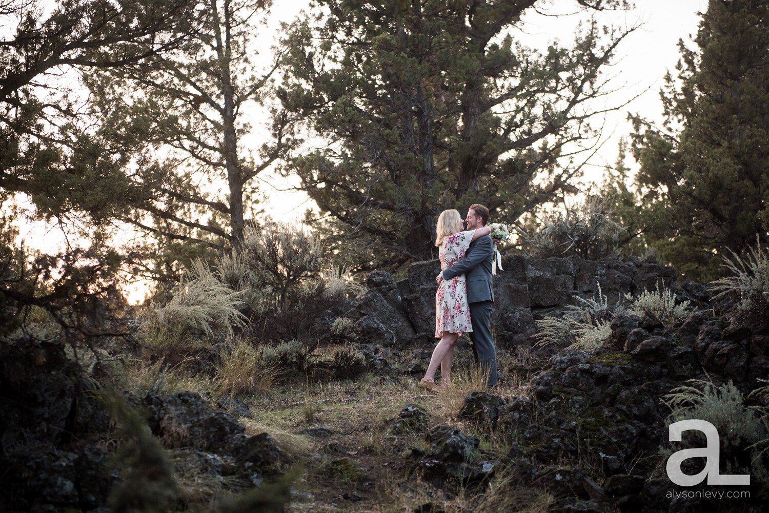 Bend-Elopement-Intimate-Wedding-Photography_0047.jpg