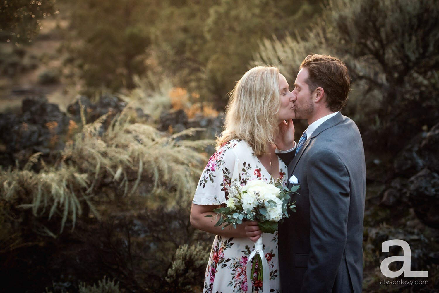 Bend-Elopement-Intimate-Wedding-Photography_0052.jpg