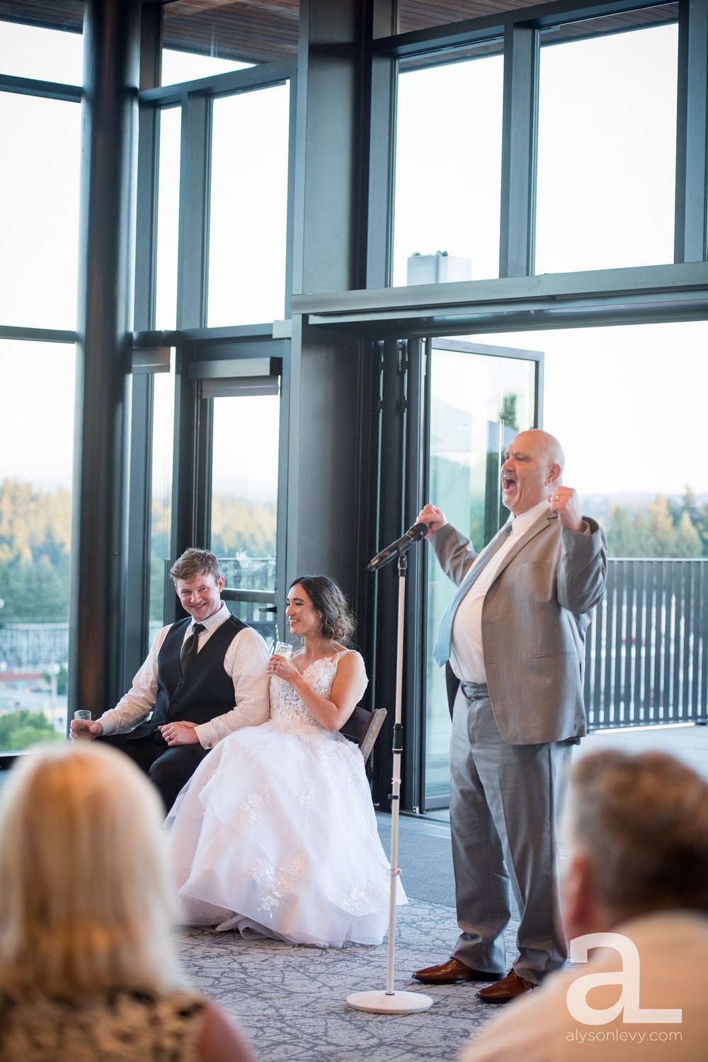 Ironligh-LakeOswego-Wedding-Photography_0106.jpg